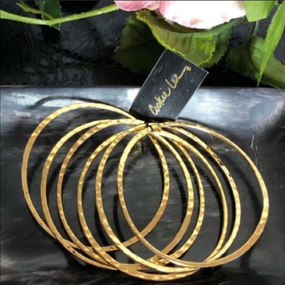Cookie Lee Jewelry - Cookie Lee Bracelets Hold Set of Six Gold